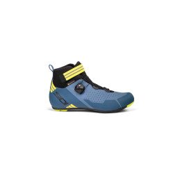 DES CHAUSSURES JAUNE MARINE