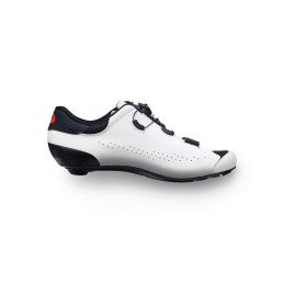 DES CHAUSSURES SIXTY NOIR BLANC