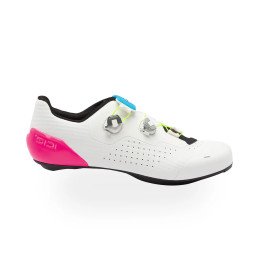DES CHAUSSURES SIDI GENIUS X WYVE WHITE FLUO